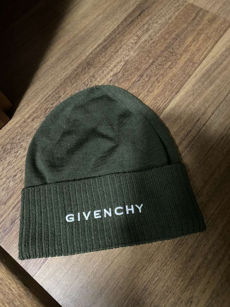 Givenchy vlnená čiapka