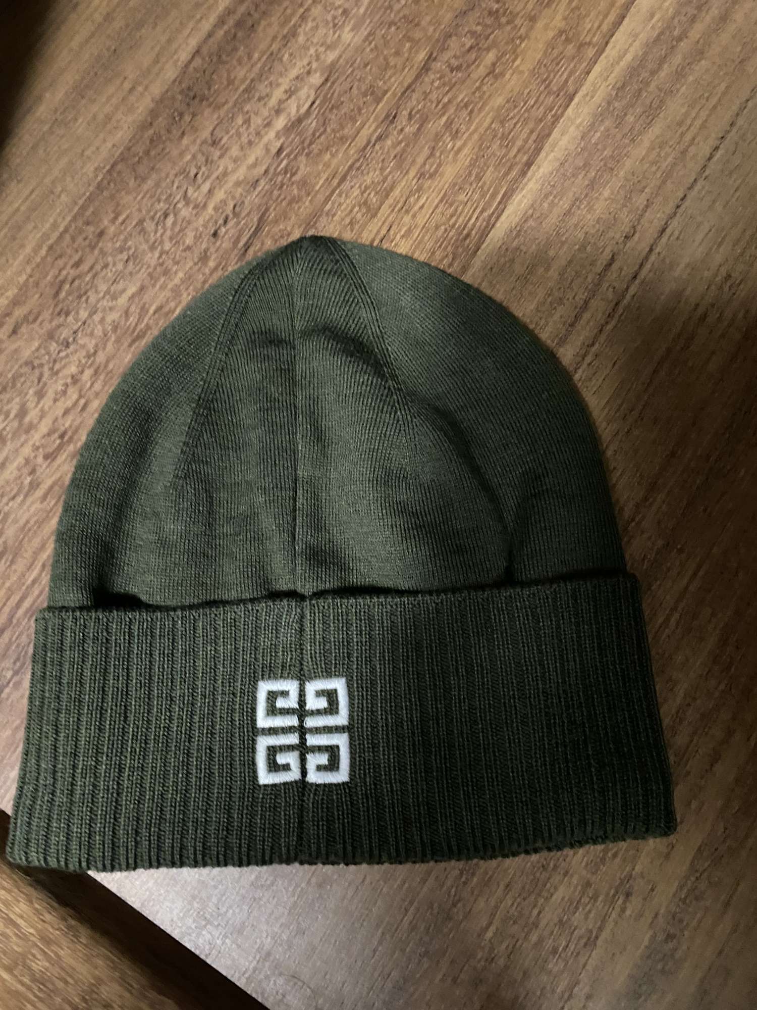 Givenchy vlnená čiapka