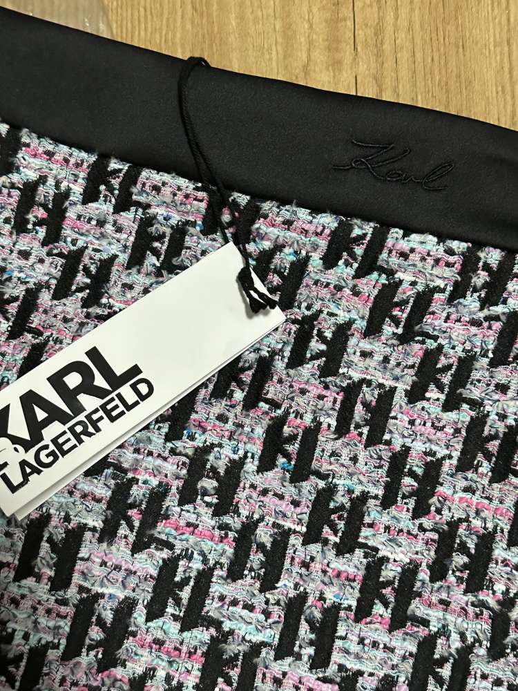 Karl Lagerfeld nová sukně