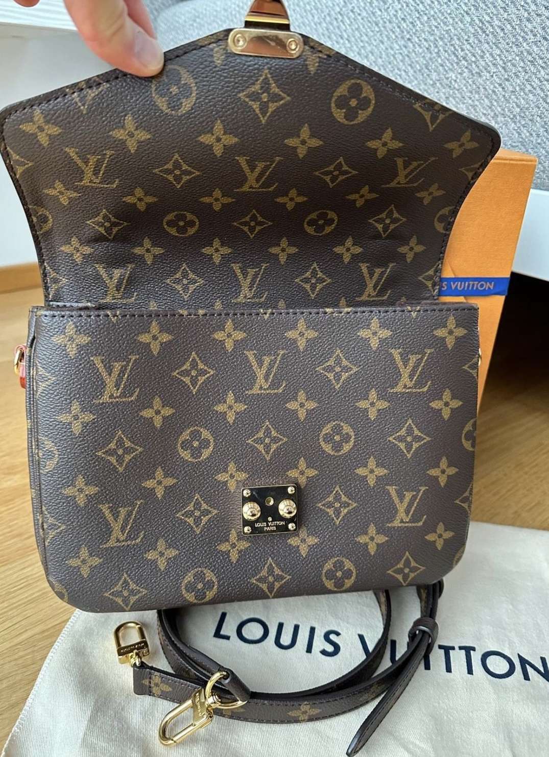 Louis Vuitton Metis