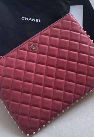 https://vipluxury.sk/Chanel krasny clutch