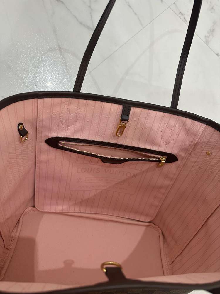 Louis Vuitton Neverfull MM s clutch