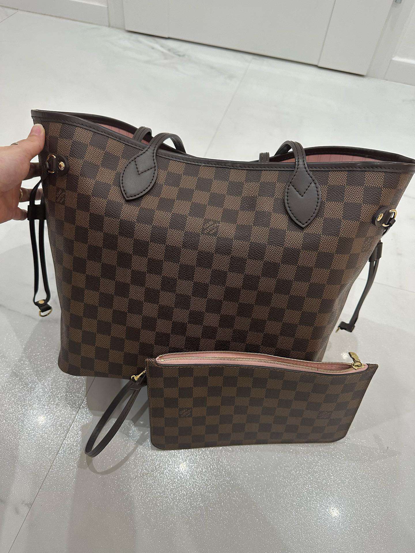 Louis Vuitton Neverfull MM s clutch