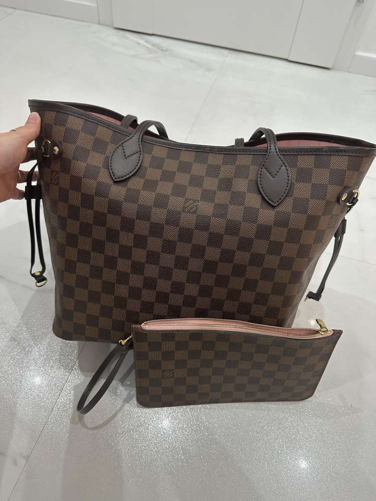 Louis Vuitton Neverfull MM s clutch
