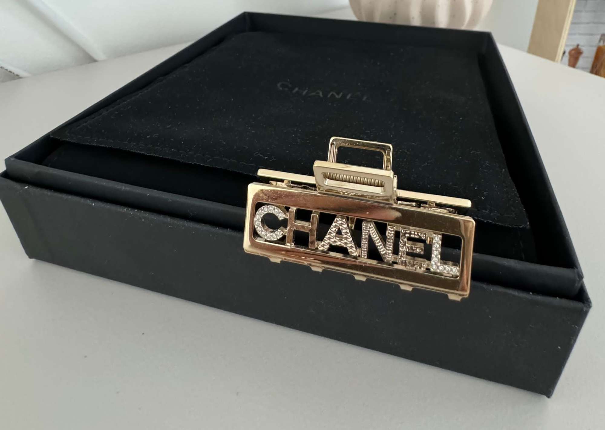 Chanel sponka