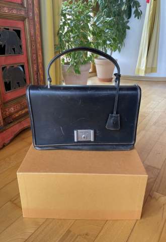 https://vipluxury.sk/Prada Vitello Vintage Handbag