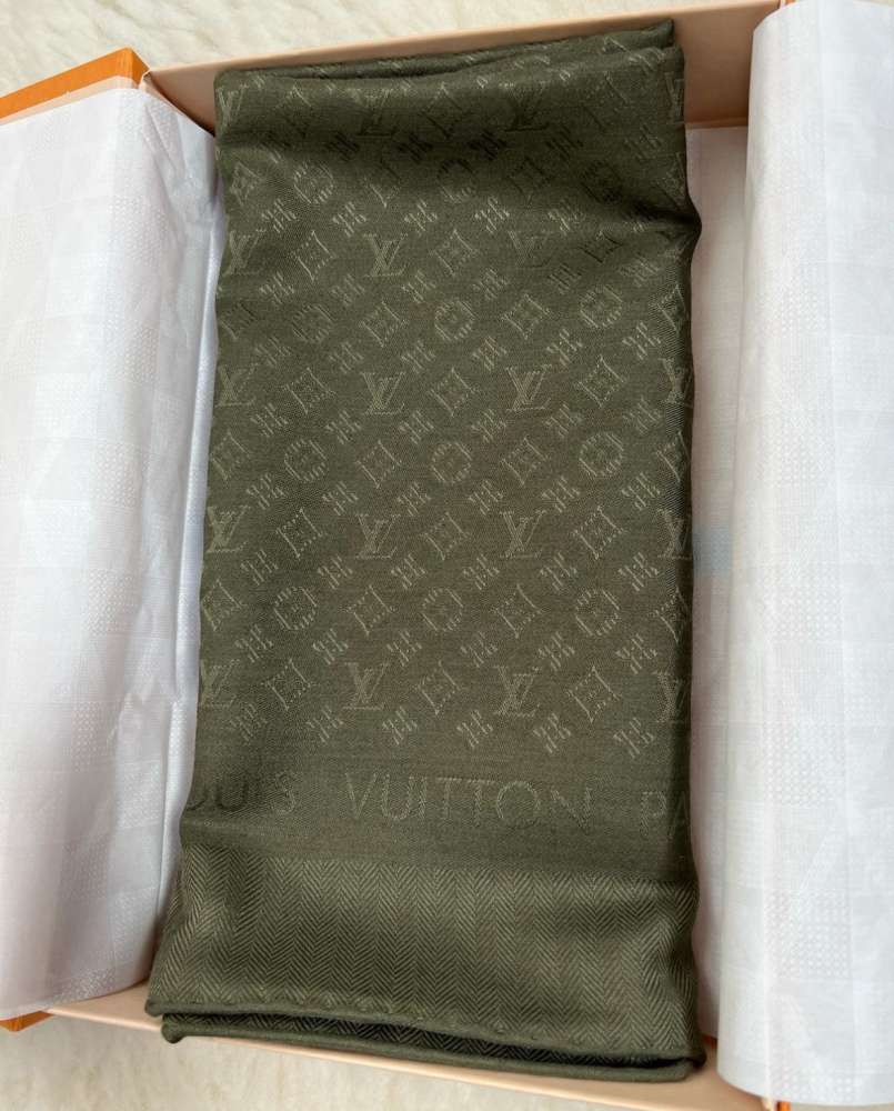 Louis Vuitton Evermore shawl