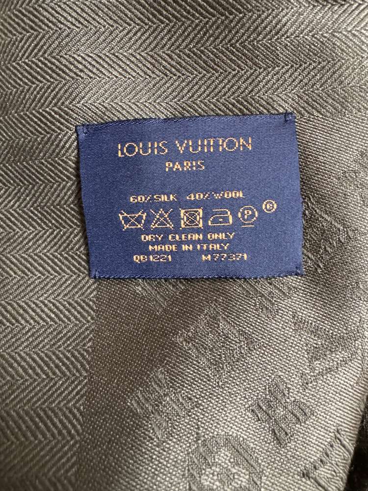 Louis Vuitton Evermore shawl