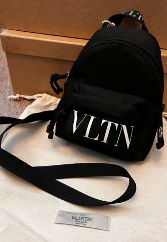 https://vipluxury.sk/Valentino mini backpack