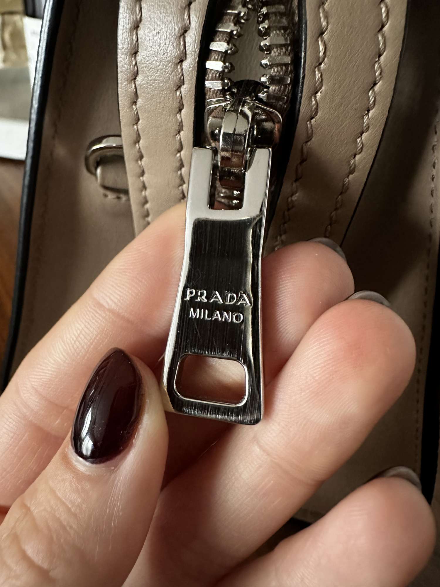 Prada Kristen kabelka