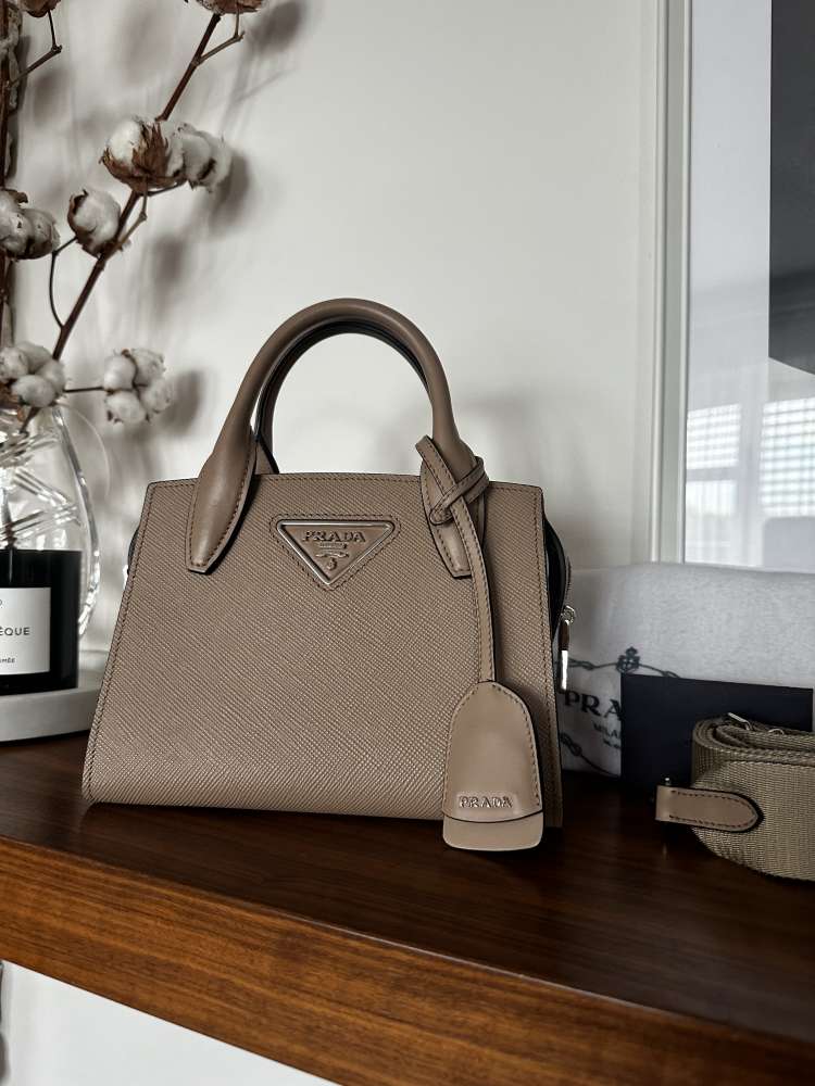 Prada Kristen kabelka