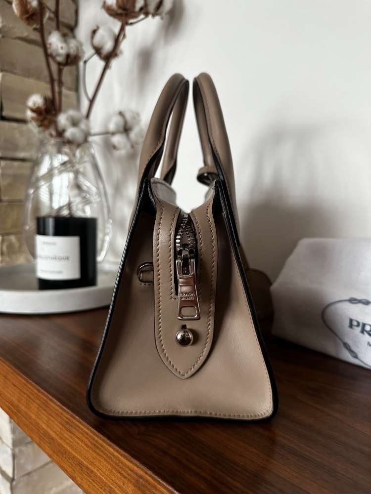 Prada Kristen kabelka