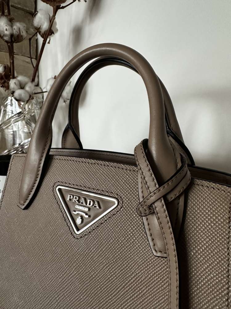Prada Kristen kabelka