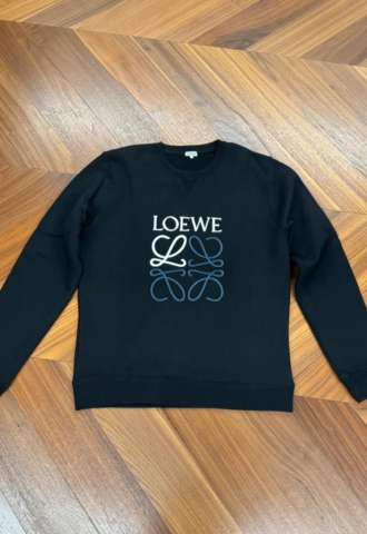 https://vipluxury.sk/Loewe sveter