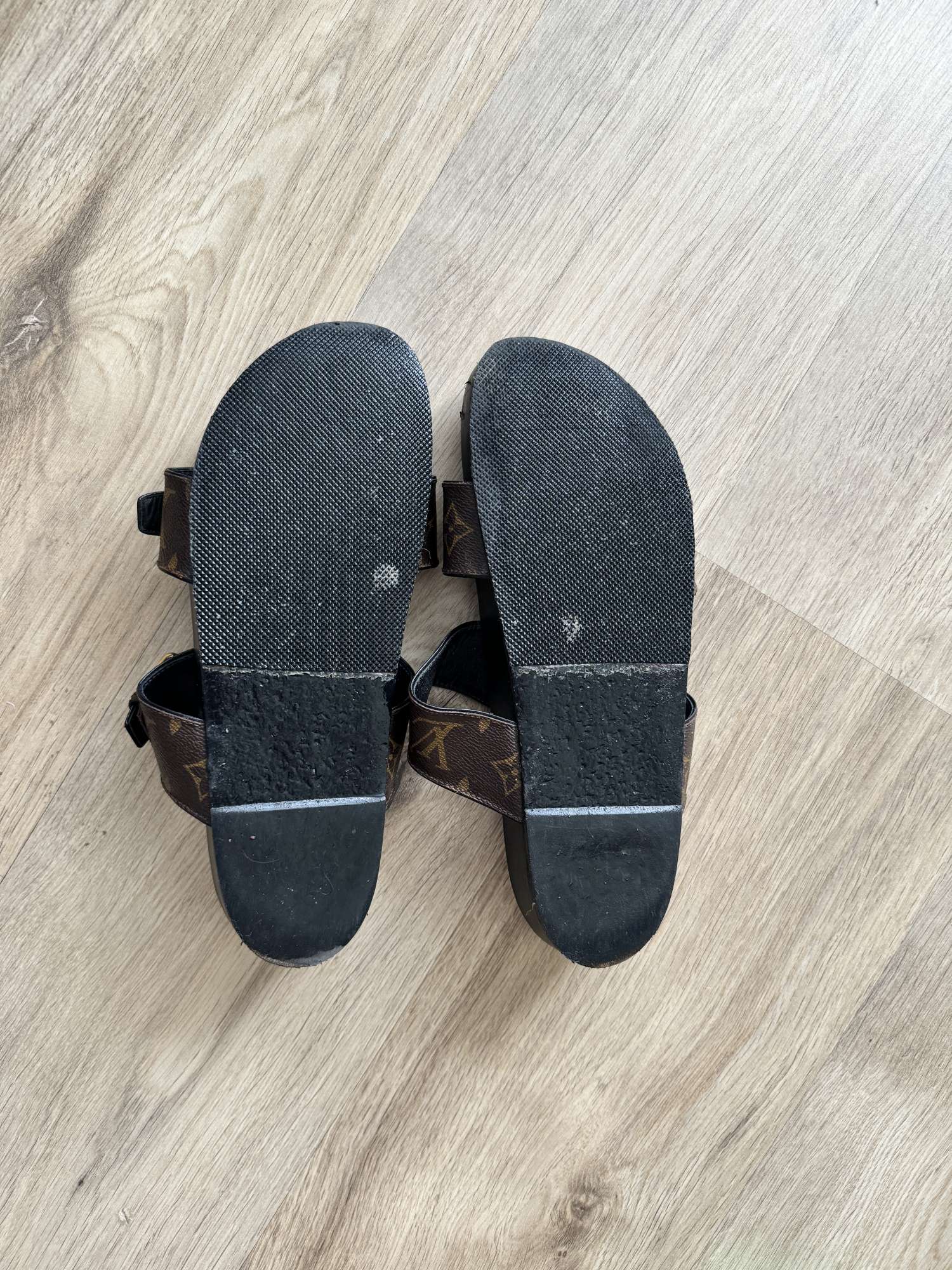 Louis Vuitton Bom Dia sandále