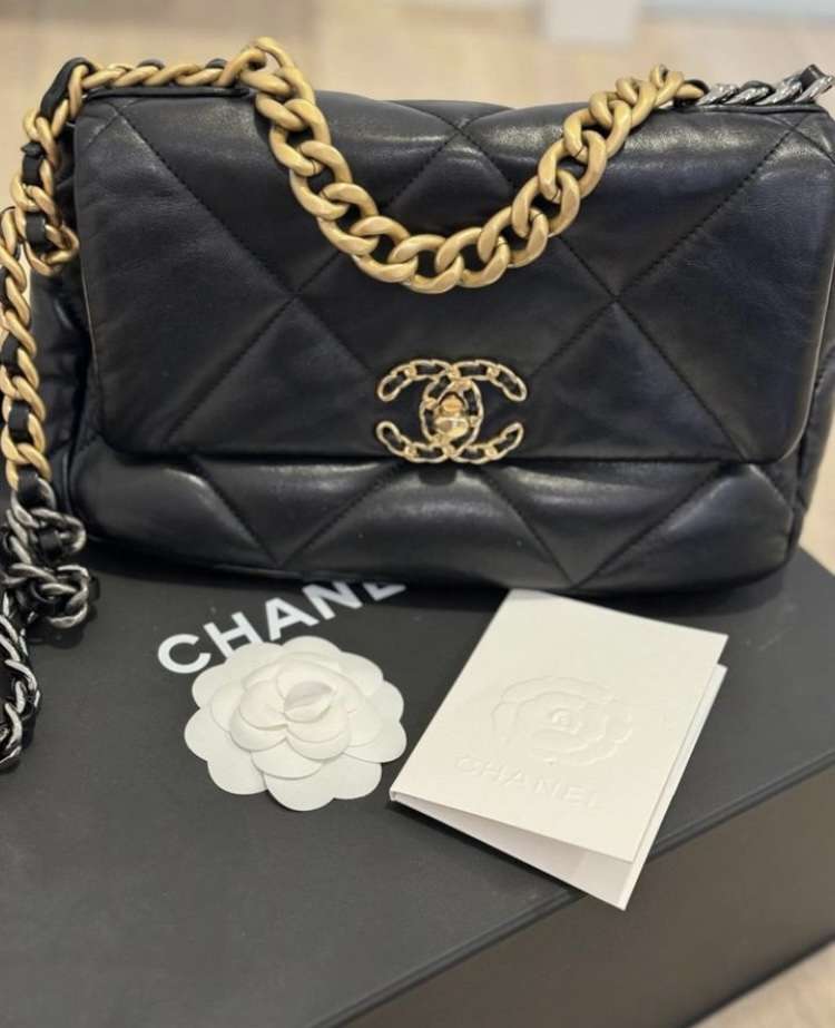 Chanel 19 small