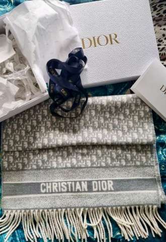 https://vipluxury.sk/Dior šál