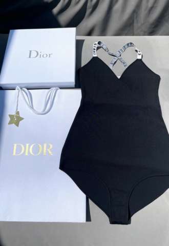 https://vipluxury.sk/Dior plavky / body