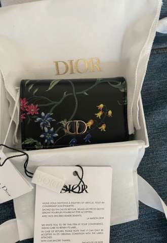 https://vipluxury.sk/Dior peňaženka