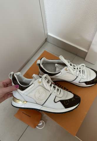 https://vipluxury.sk/Louis Vuitton Run away sneakers 39