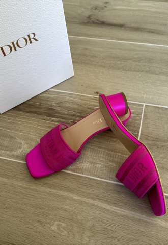 https://vipluxury.sk/Dior nove letni sandalky