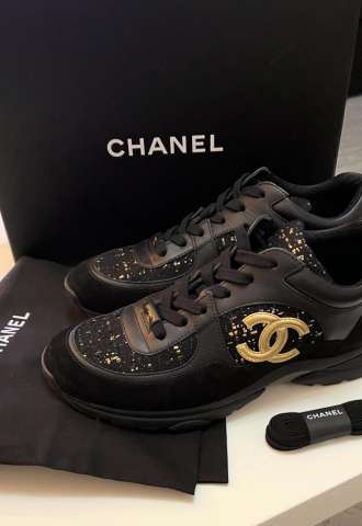https://vipluxury.sk/Chanel CC Logo Suede Tweed Black Gold Sneaker