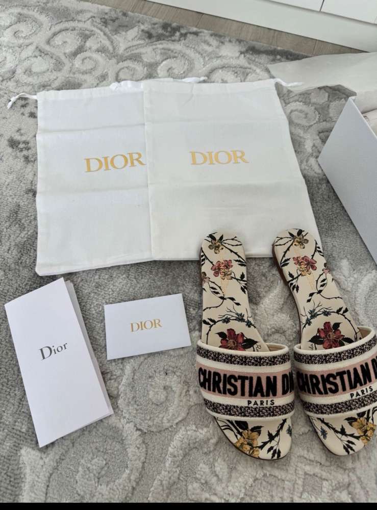 Christian Dior slapky