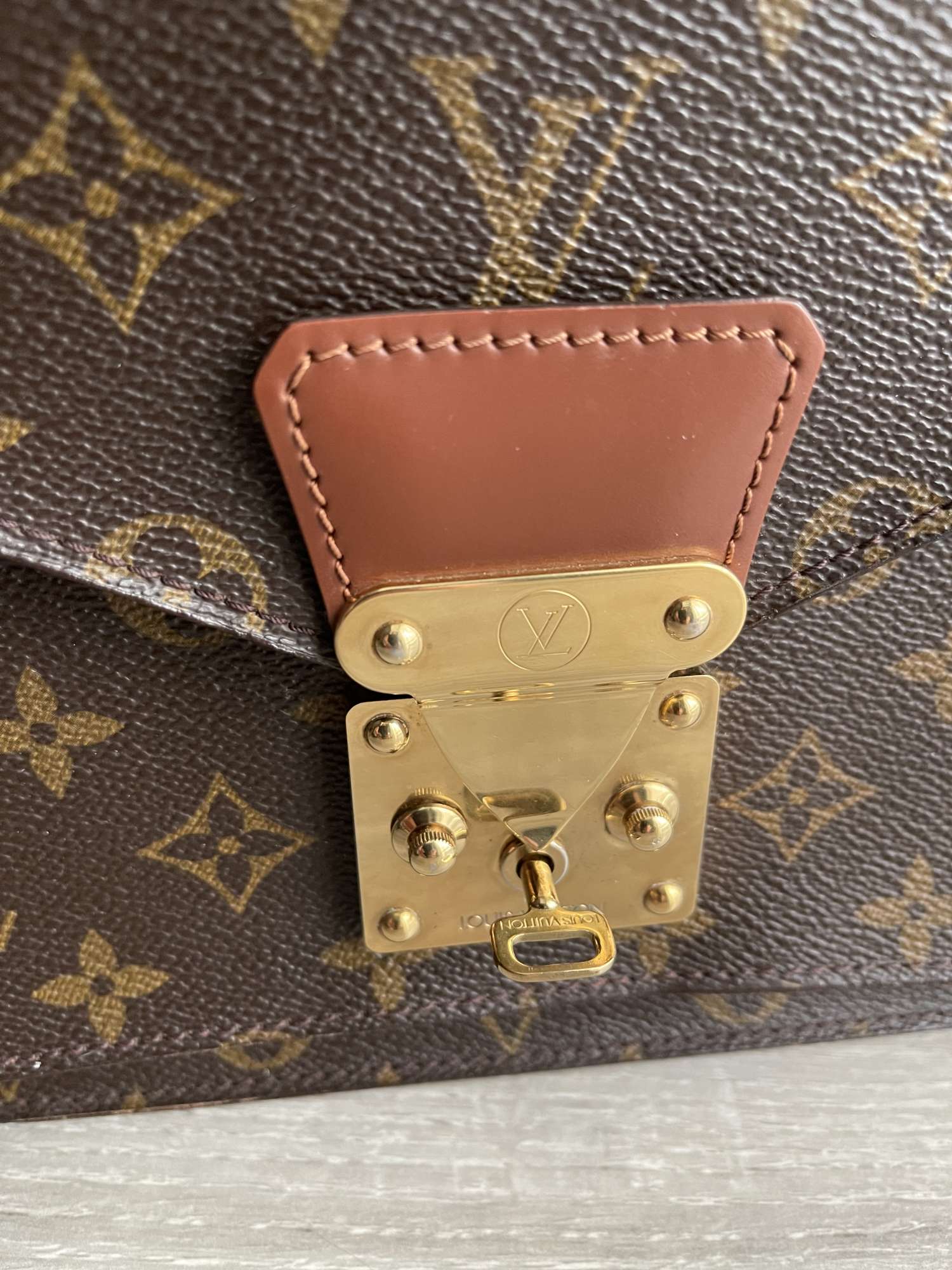 Louis Vuitton Monceau 26
