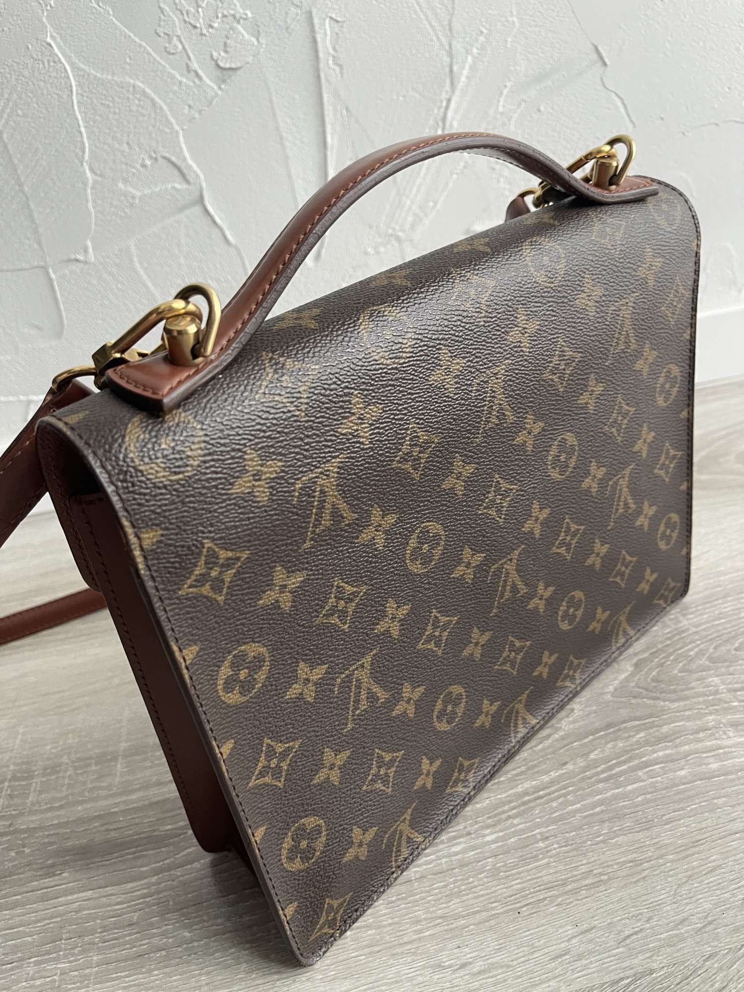 Louis Vuitton Monceau 26