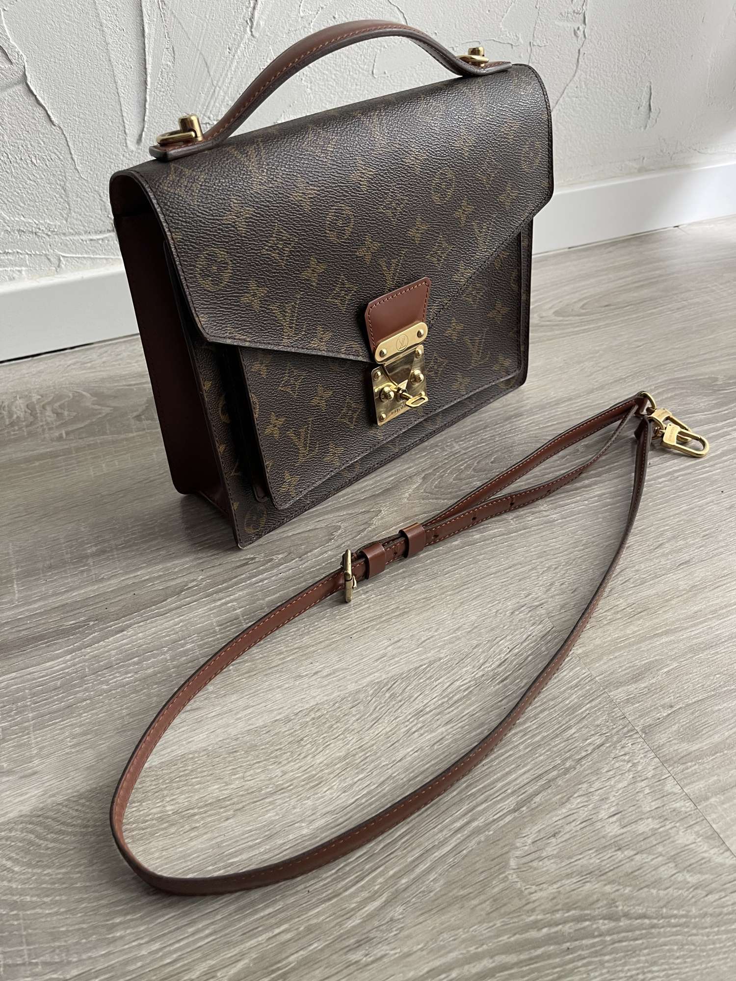 Louis Vuitton Monceau 26