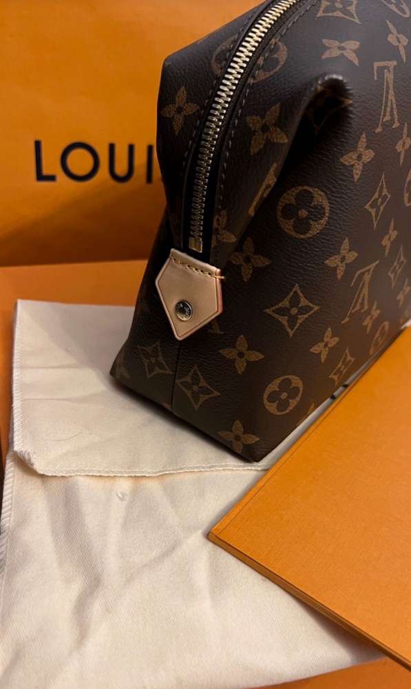 Louis Vuitton Pouch GM