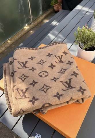 https://vipluxury.sk/Louis Vuitton deka