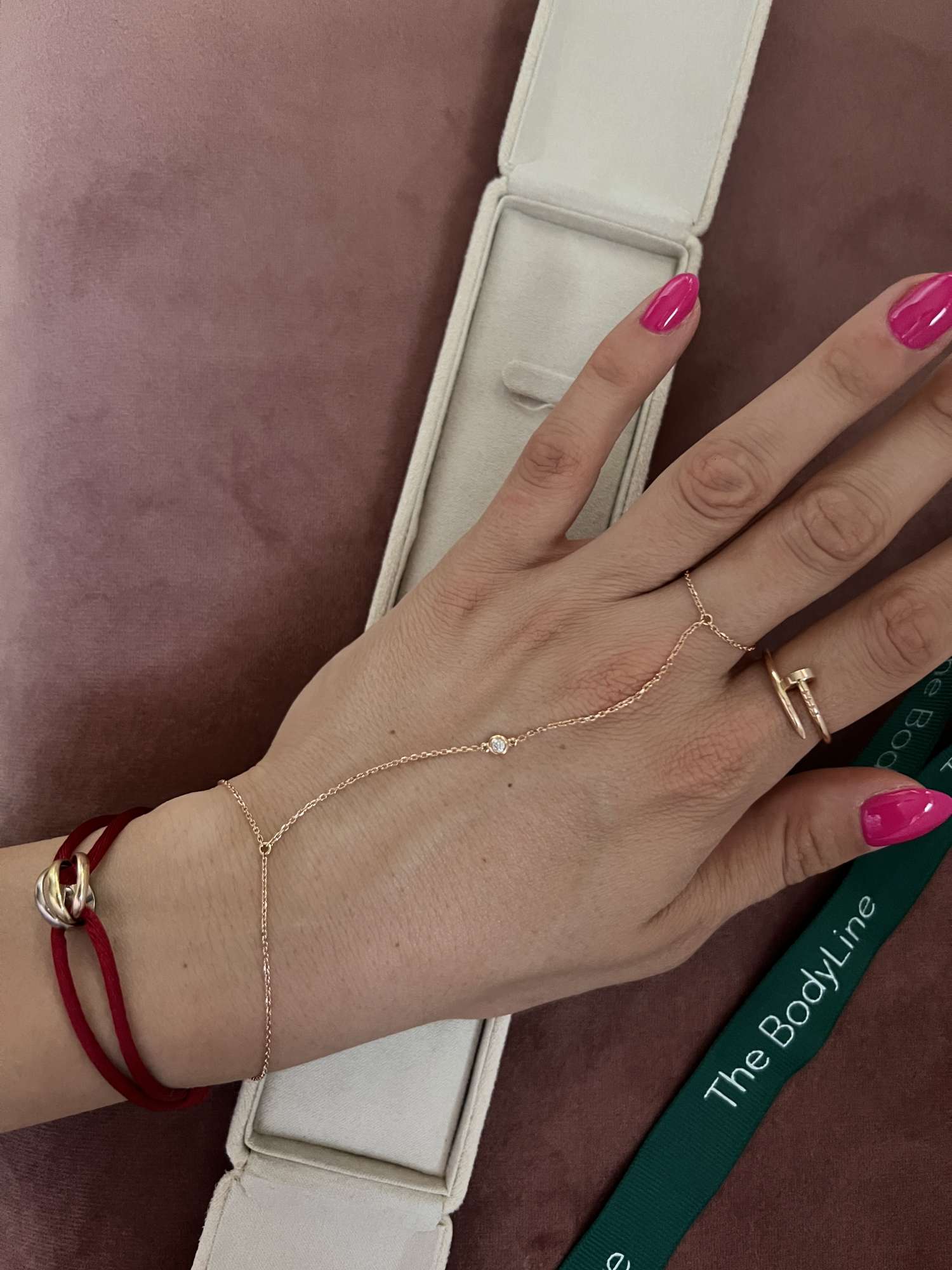 Šperk s ružového zlata a diamant Hand Chain