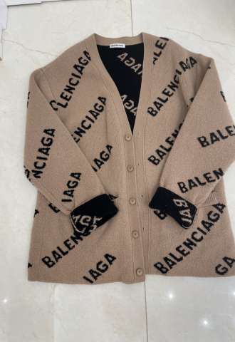https://vipluxury.sk/Balenciaga sveter