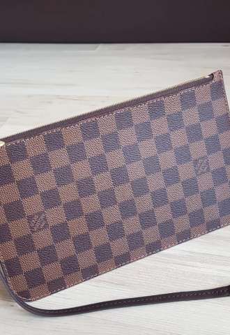 https://vipluxury.sk/Louis Vuitton Clutch damier ebene