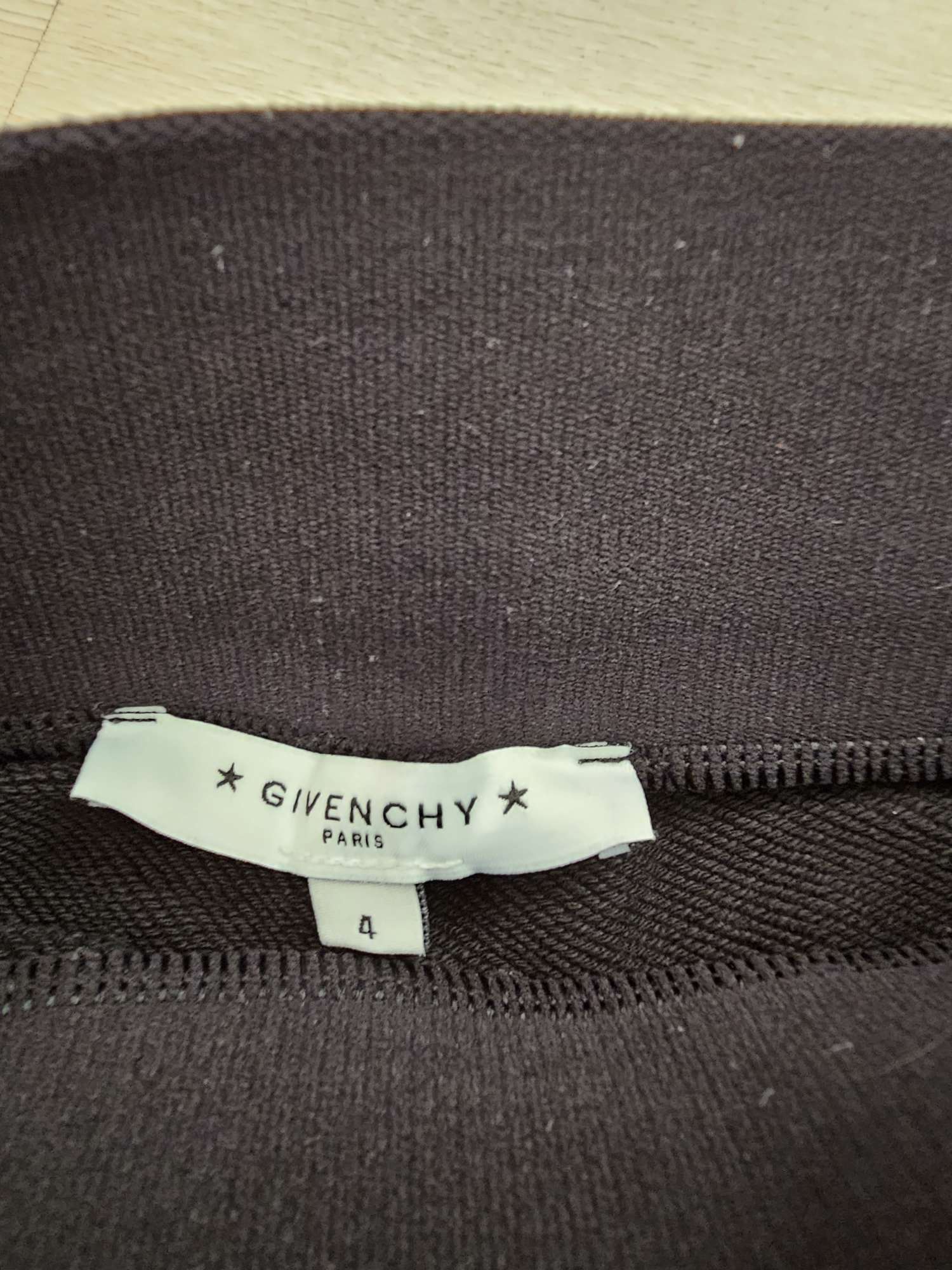 Givenchy kratasy