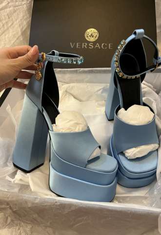 https://vipluxury.sk/Versace medusa platform sandals