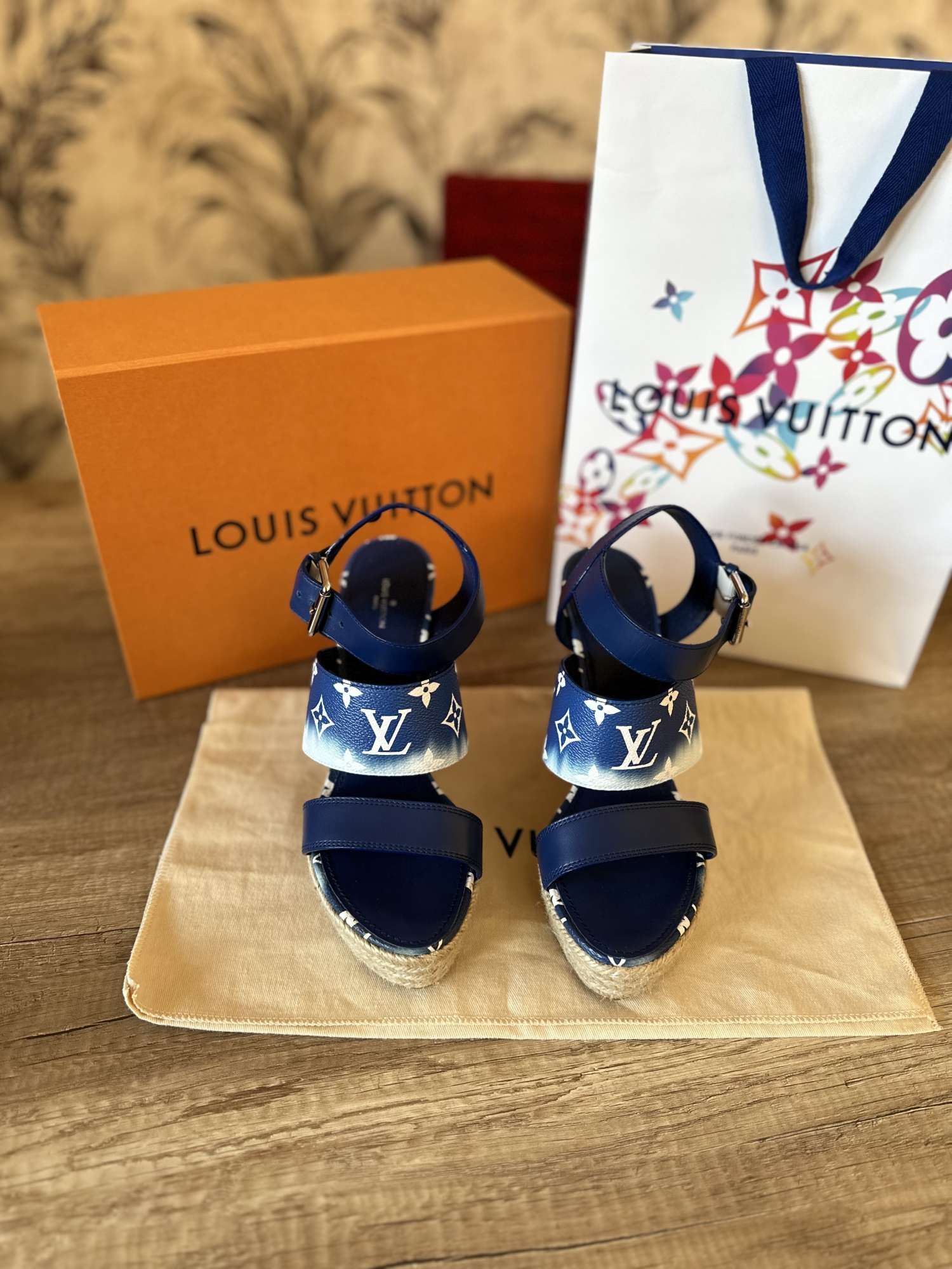 Louis Vuitton sandalky