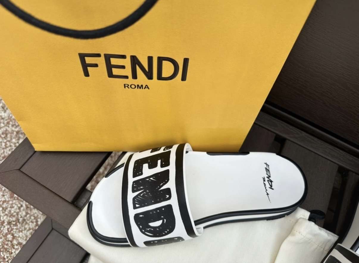 Fendi šlapky