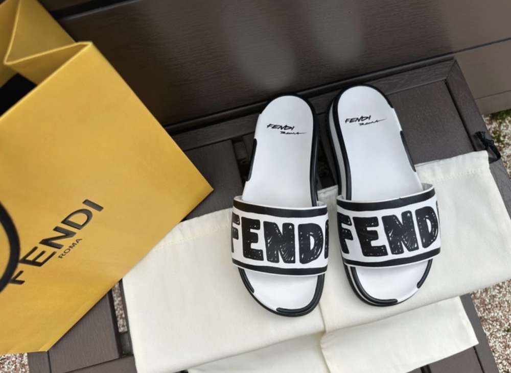 Fendi šlapky