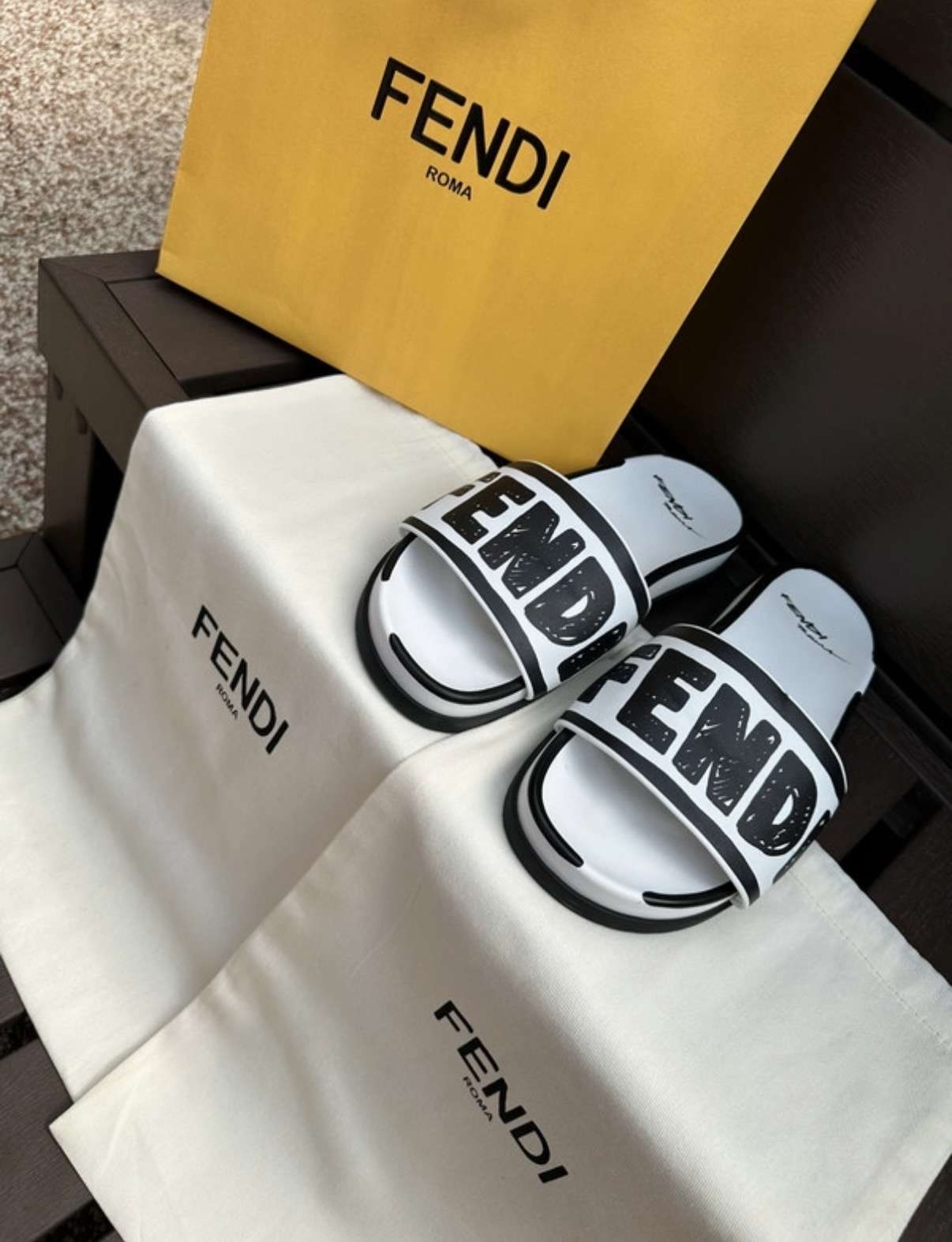 Fendi šlapky