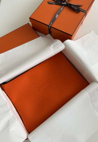 https://vipluxury.sk/Hermes neopren pochetka stredna velkost