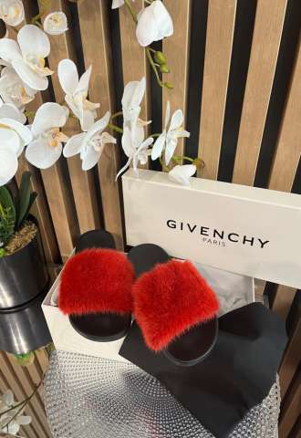 https://vipluxury.sk/Givenchy slapky velkost 38