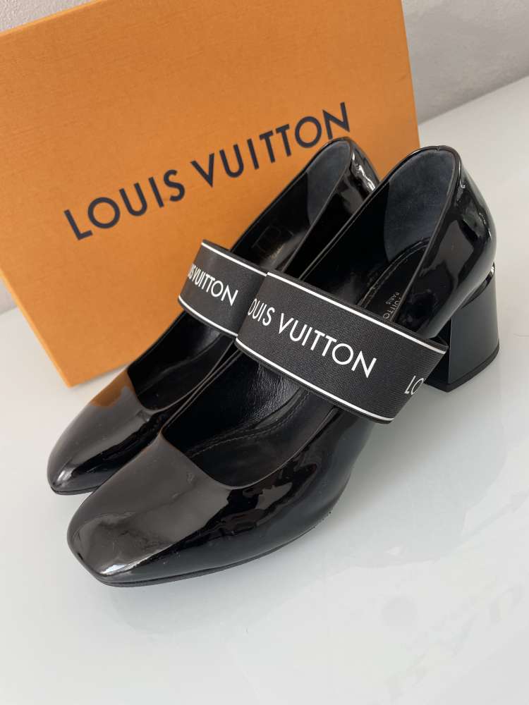 Louis Vuitton 39