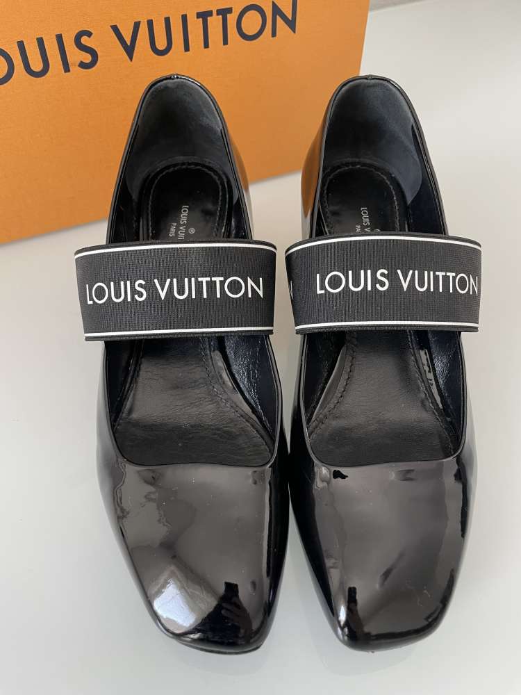 Louis Vuitton 39