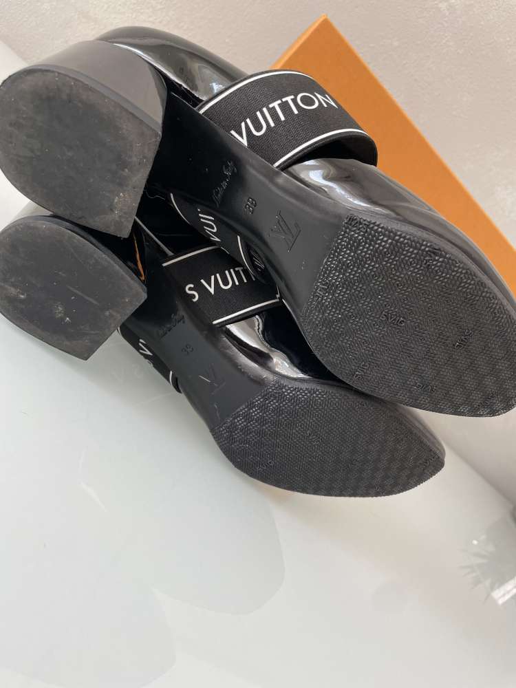 Louis Vuitton 39