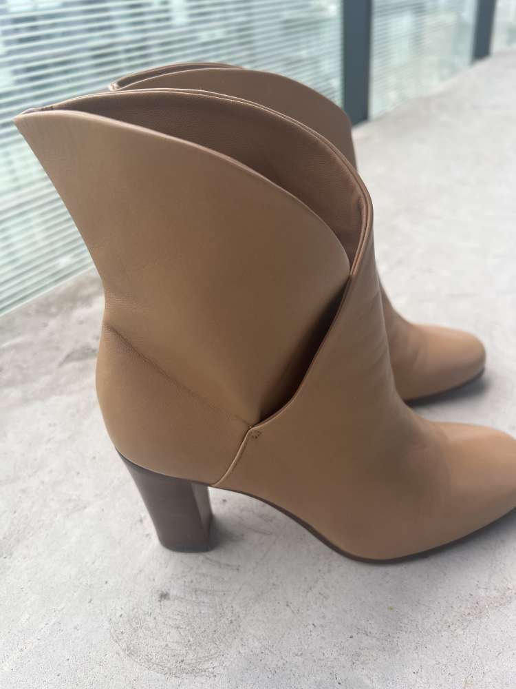 Celine kotnikove čižmičky