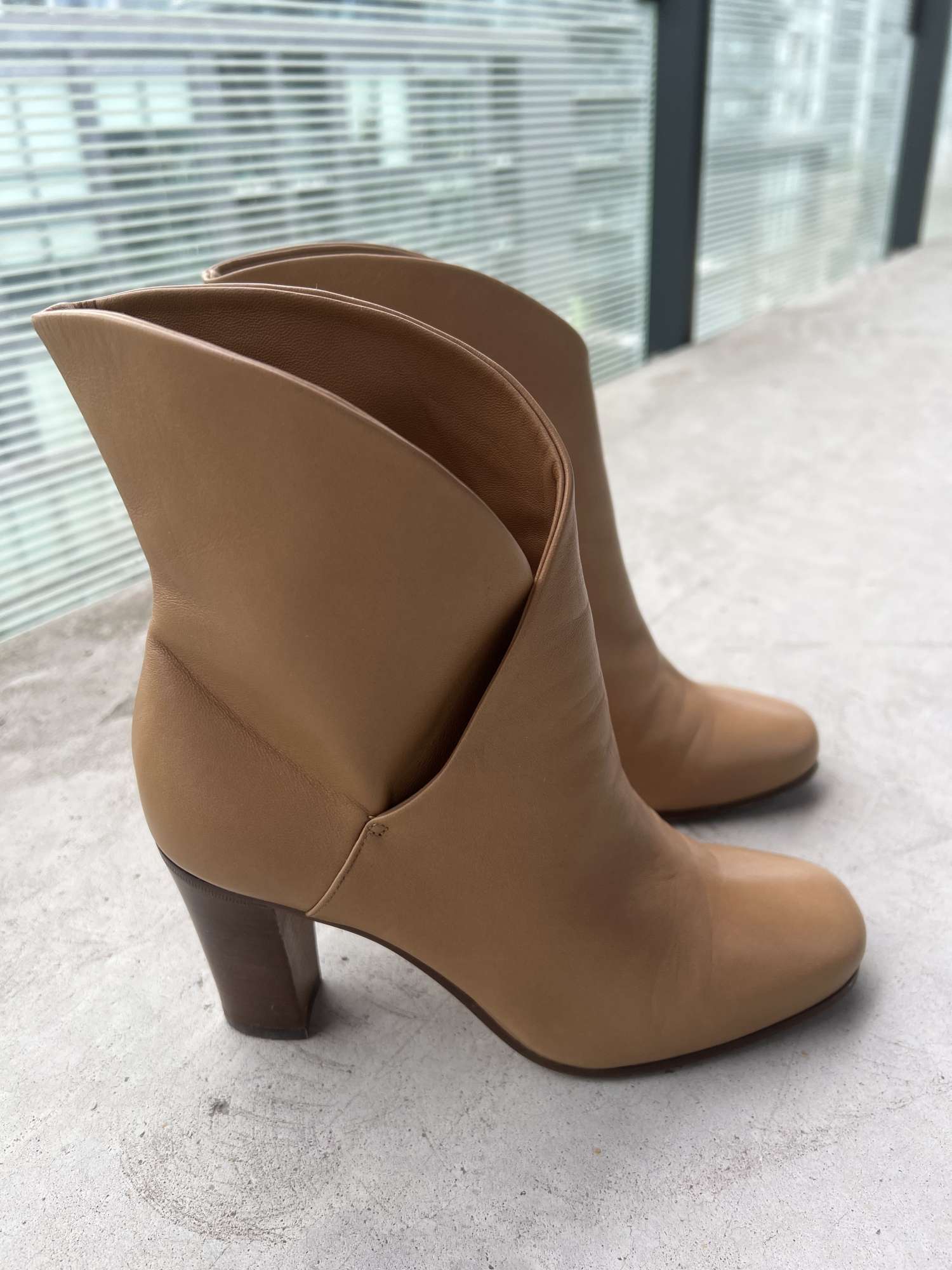 Celine kotnikove čižmičky