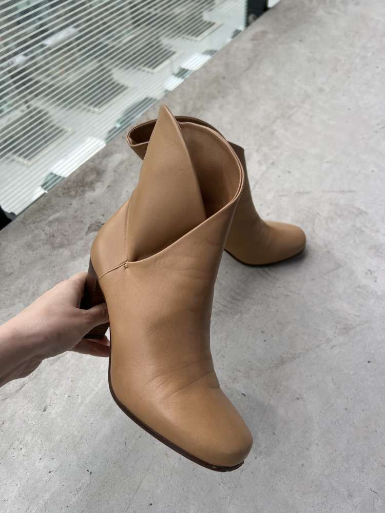 Celine kotnikove čižmičky