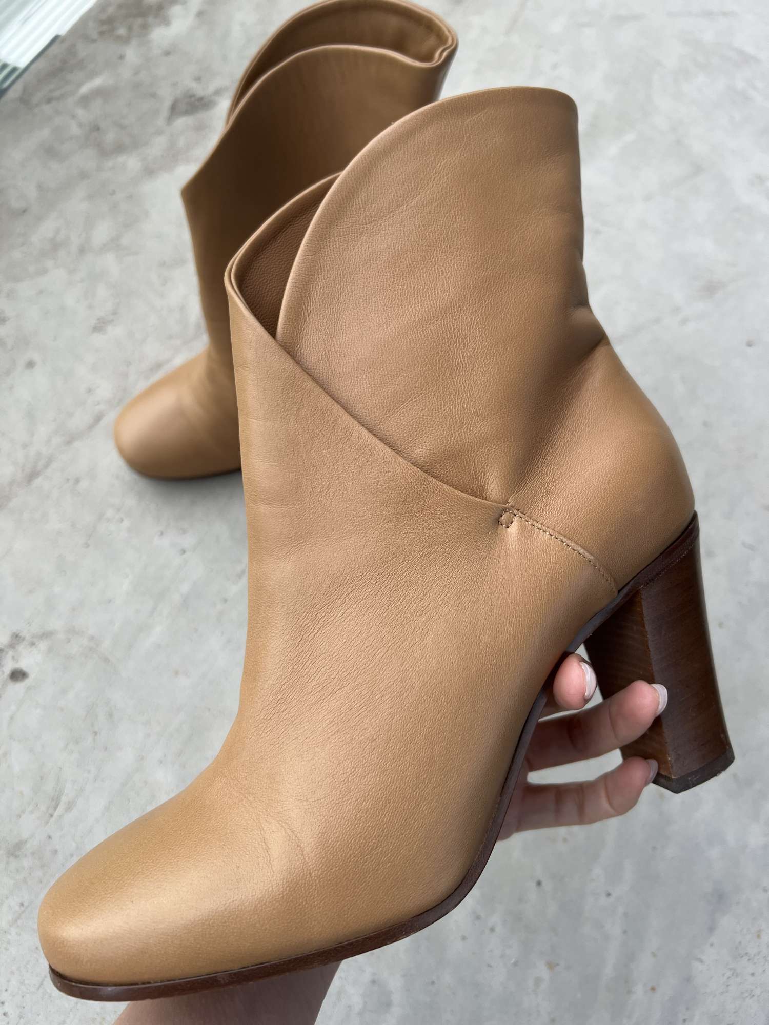 Celine kotnikove čižmičky